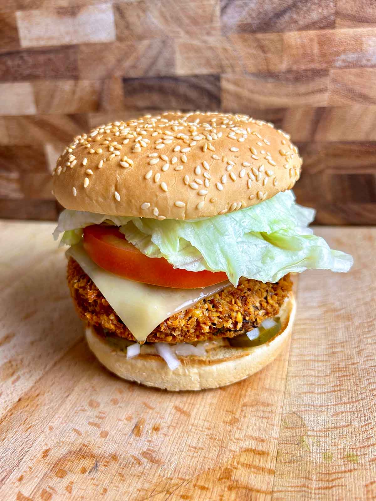 https://feedgrump.com/wp-content/uploads/2023/03/blackbean-chickpea-burger.jpg
