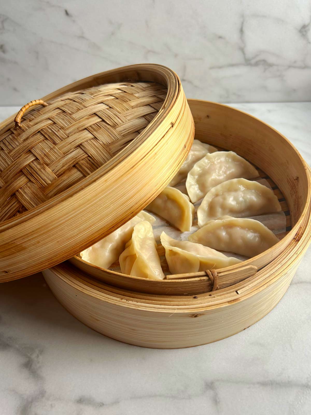 https://feedgrump.com/wp-content/uploads/2023/10/bamboo-steamer-recipes-dumplings.jpg