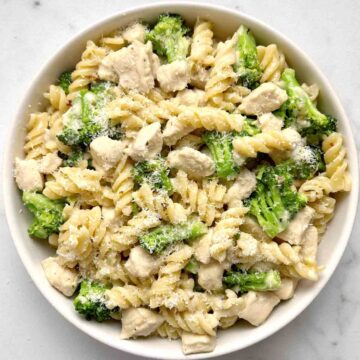 plate of chicken and broccoli pasta.