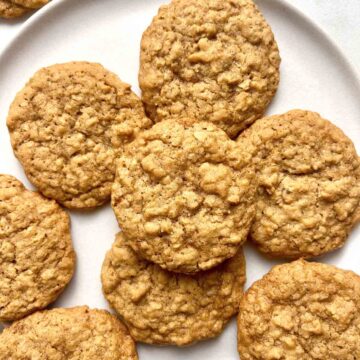 oatmeal cookies on plate.