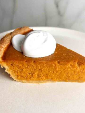 slice of pumpkin pie on plate.