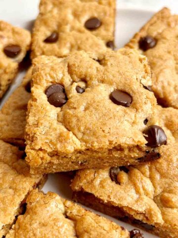 chocolate chip cookie bars on plate.