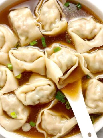 bowl of wontons in soup.