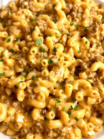close up of cheeseburger macaroni.