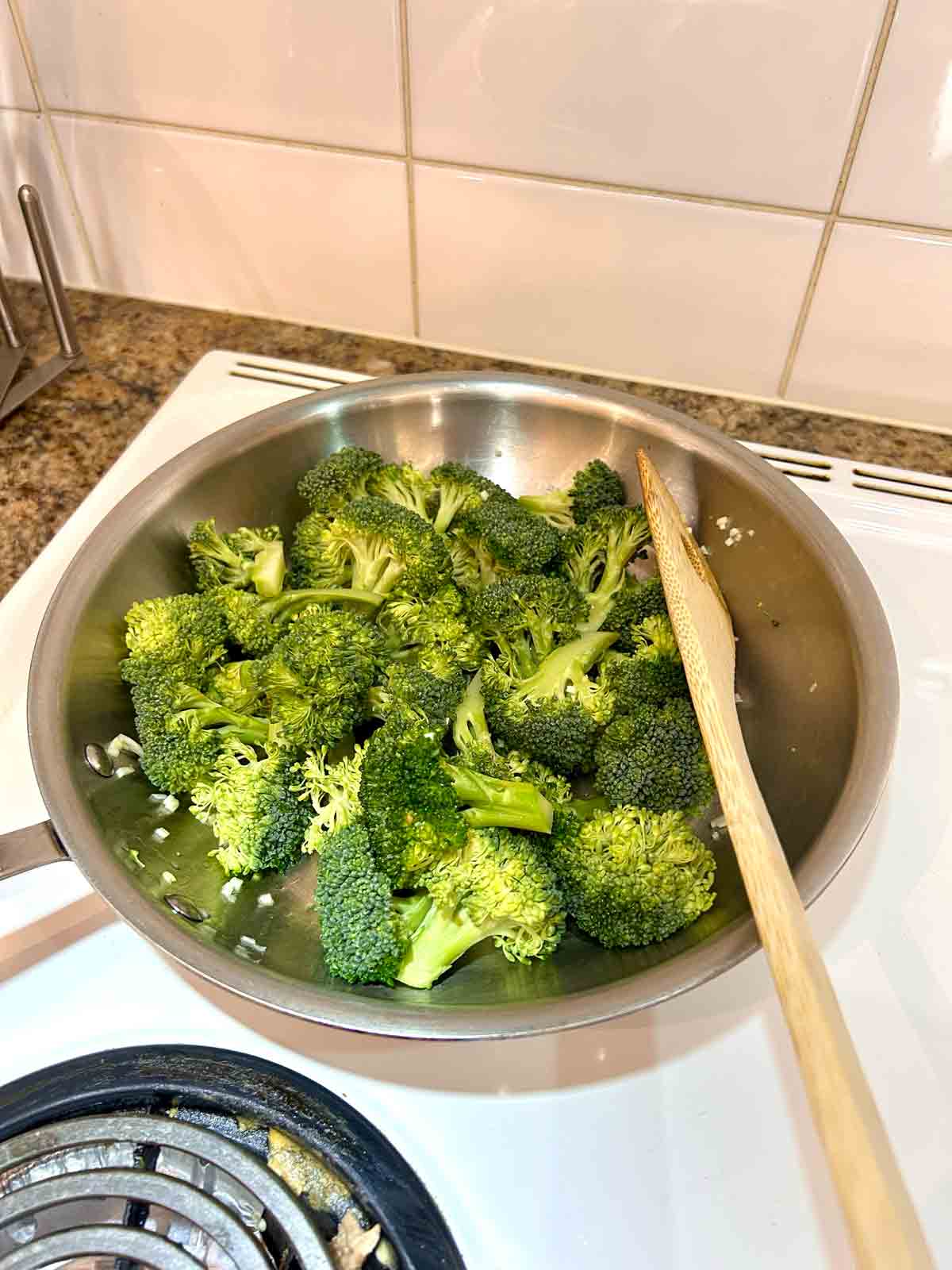 cook broccoli and garlic in pan.