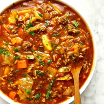 bowl of cabbage roll soup.