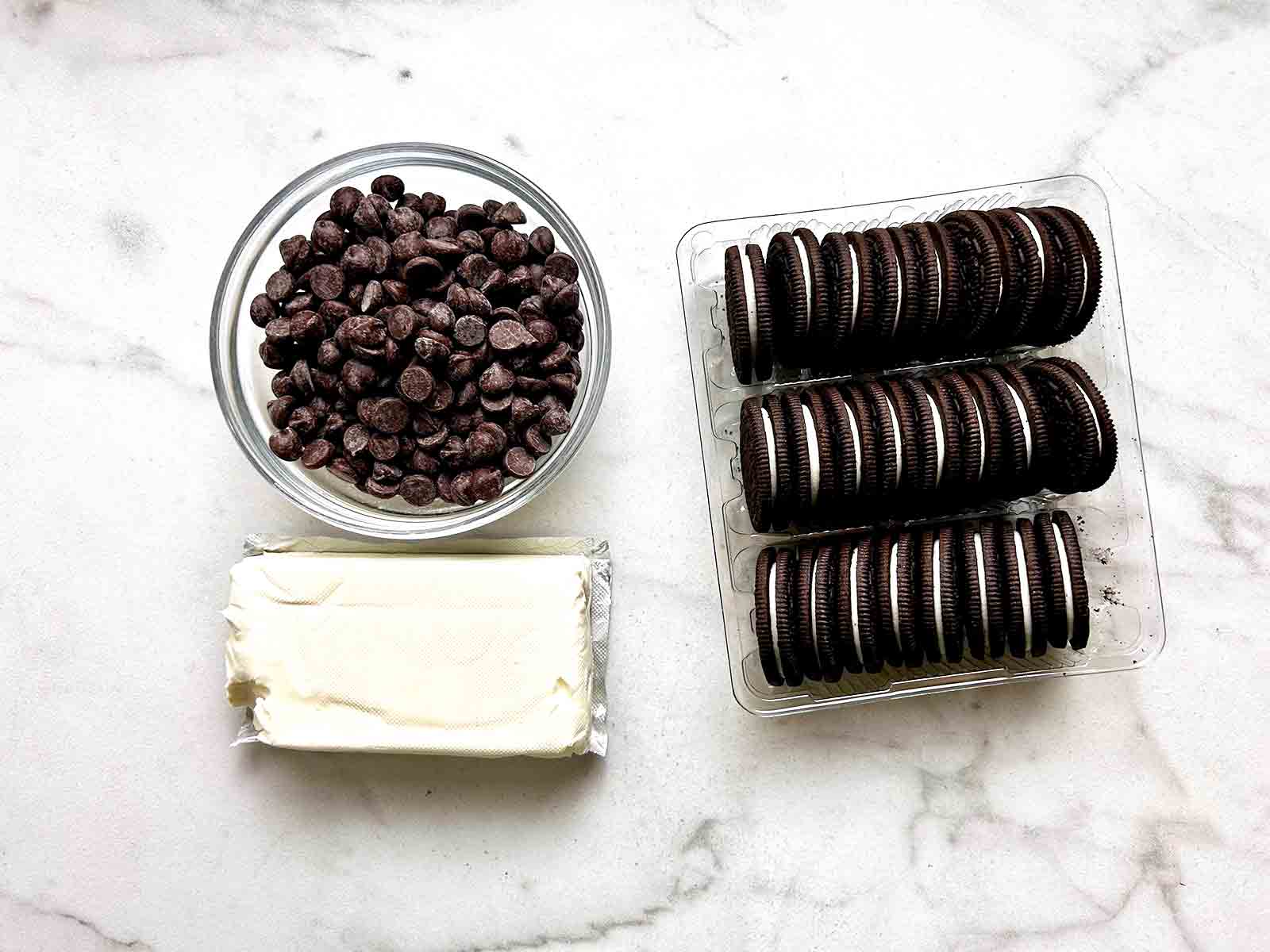 ingredients for Oreo balls.
